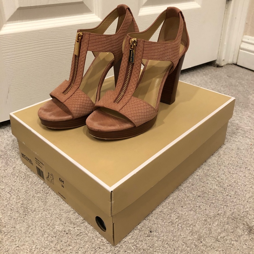 Michael Kors Berkeley Sandal Size 6